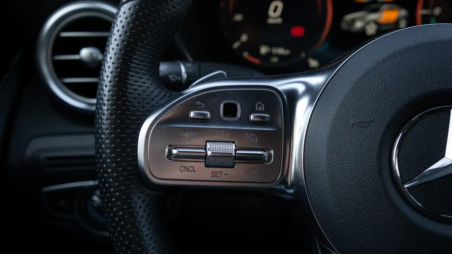 MERCEDES-BENZ GLC GLC 300 e 4-Matic AMG Line