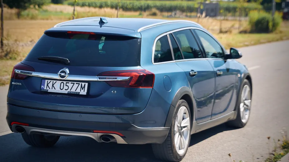 OPEL Insignia Insignia CT 2.0 T 4x4 aut EU6