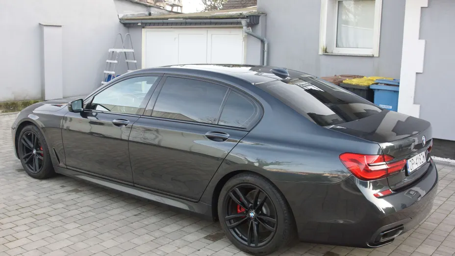 BMW Seria 7 740i L