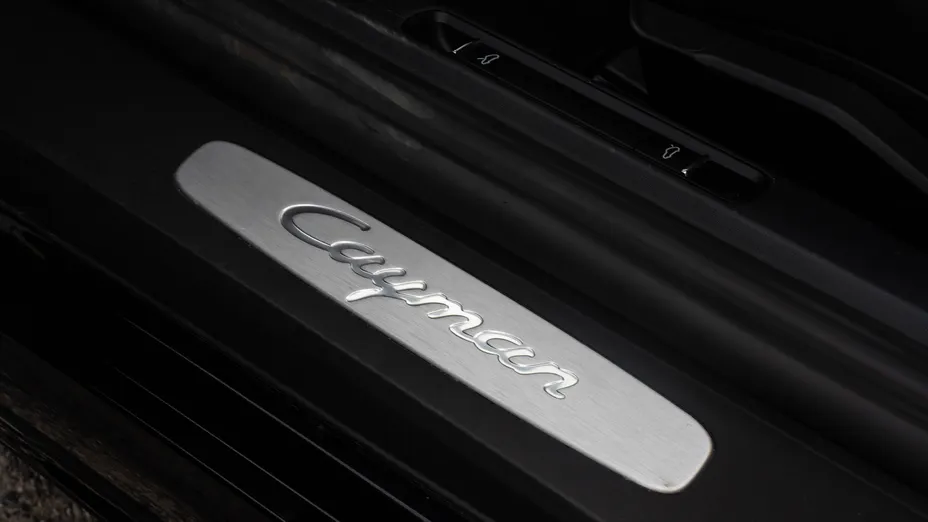 PORSCHE Cayman 718 Cayman GPF PDK