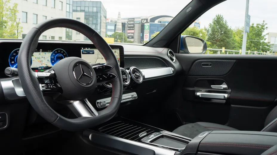 MERCEDES-BENZ EQB EQB 300 66.5kWh 4-Matic AMG Line