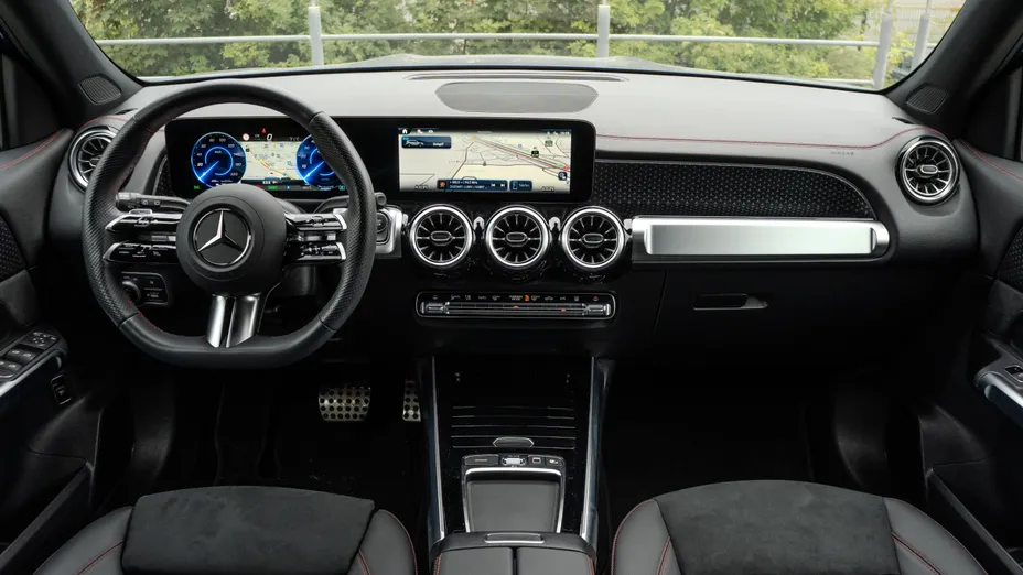 MERCEDES-BENZ EQB EQB 300 66.5kWh 4-Matic AMG Line