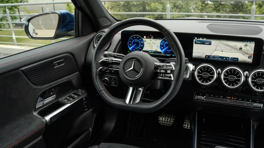 MERCEDES-BENZ EQB EQB 300 66.5kWh 4-Matic AMG Line