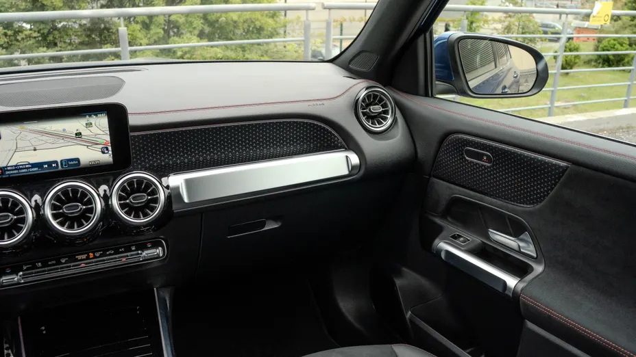 MERCEDES-BENZ EQB EQB 300 66.5kWh 4-Matic AMG Line
