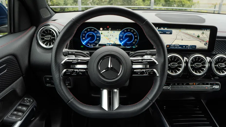 MERCEDES-BENZ EQB EQB 300 66.5kWh 4-Matic AMG Line
