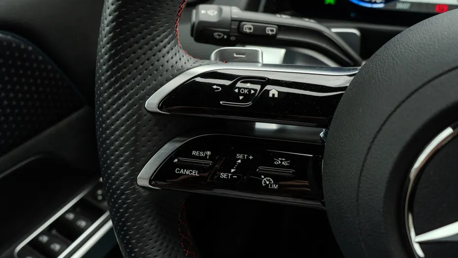 MERCEDES-BENZ EQB EQB 300 66.5kWh 4-Matic AMG Line