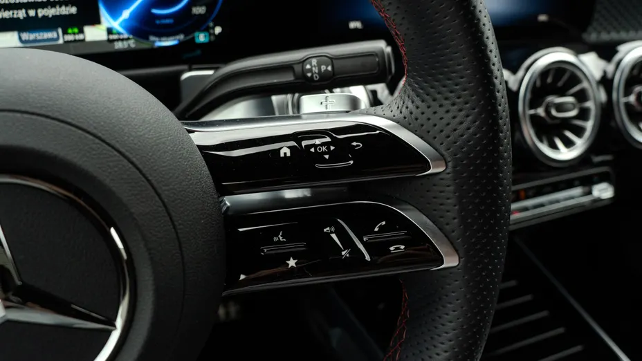 MERCEDES-BENZ EQB EQB 300 66.5kWh 4-Matic AMG Line