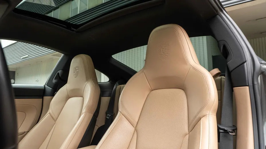 PORSCHE 911 911 Carrera GTS