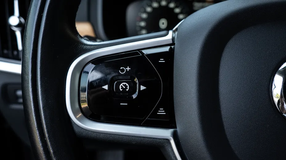VOLVO V90 V90 T8 AWD Plug-In Hybrid Inscription aut