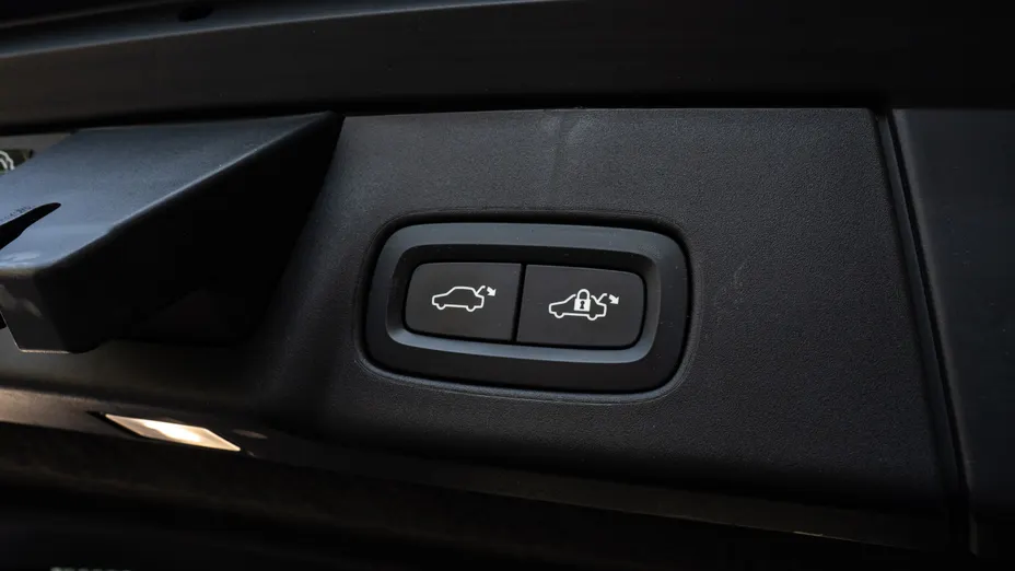 VOLVO V90 V90 T8 AWD Plug-In Hybrid Inscription aut