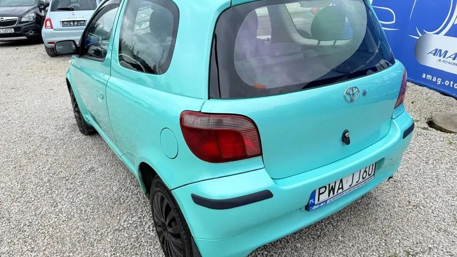 TOYOTA Yaris -