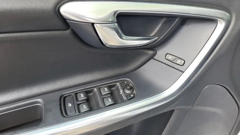VOLVO V60 -