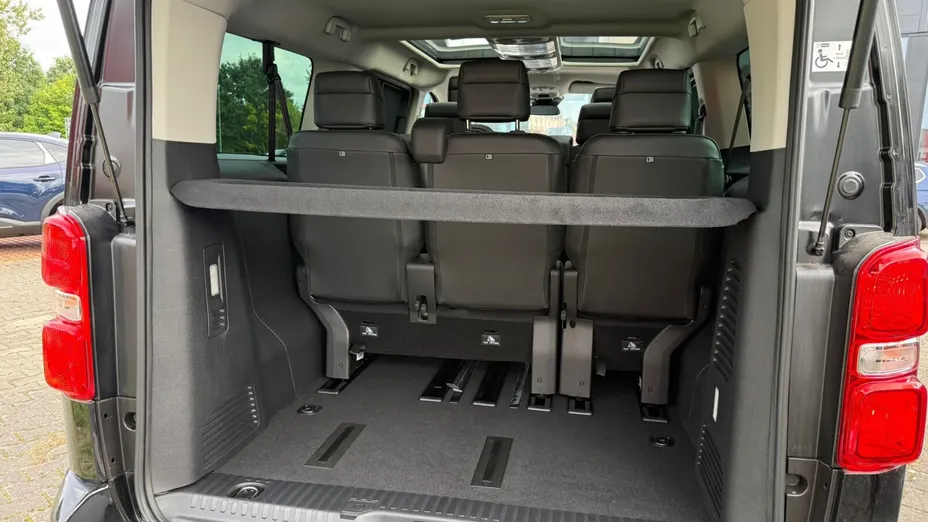 PEUGEOT Traveller Traveller 2.2 BlueHDi Long Business VIP EAT8 Nowy