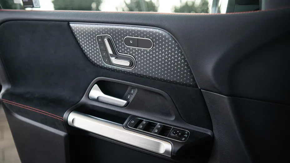 MERCEDES-BENZ GLB GLB 220 d 4-Matic AMG Line 8G-DCT