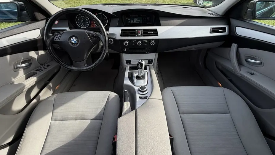BMW Seria 5 520e aut