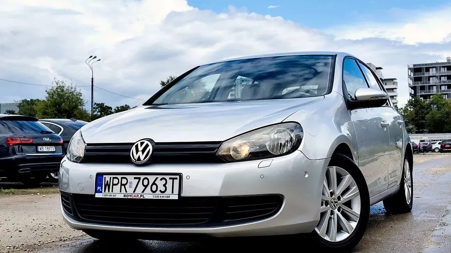 VOLKSWAGEN Golf -