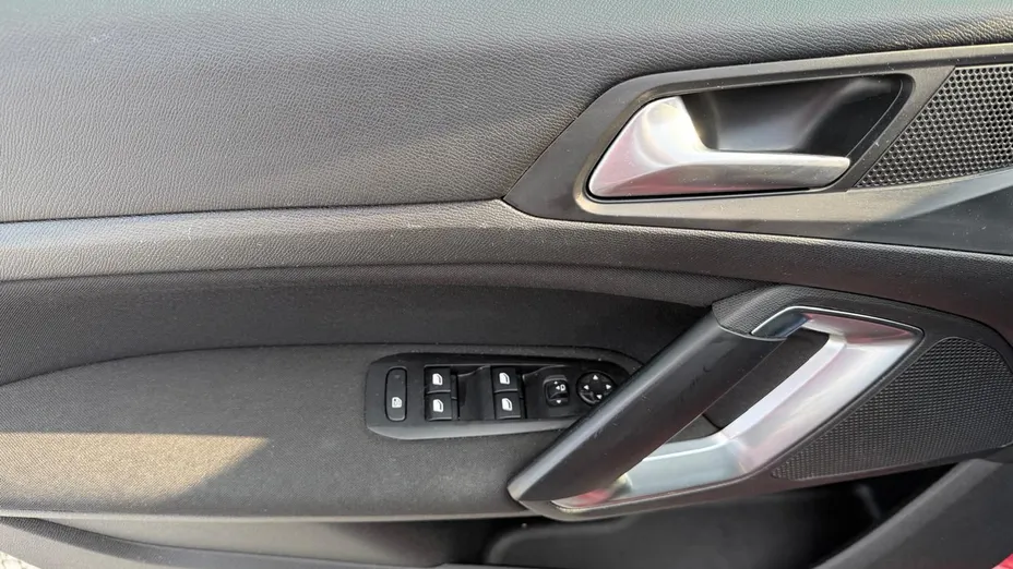 PEUGEOT 308 -