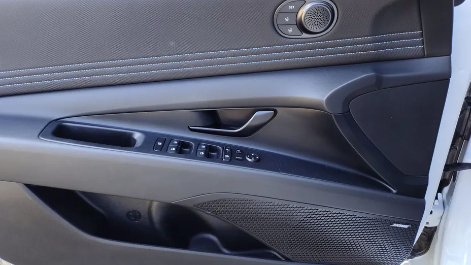 HYUNDAI Elantra -