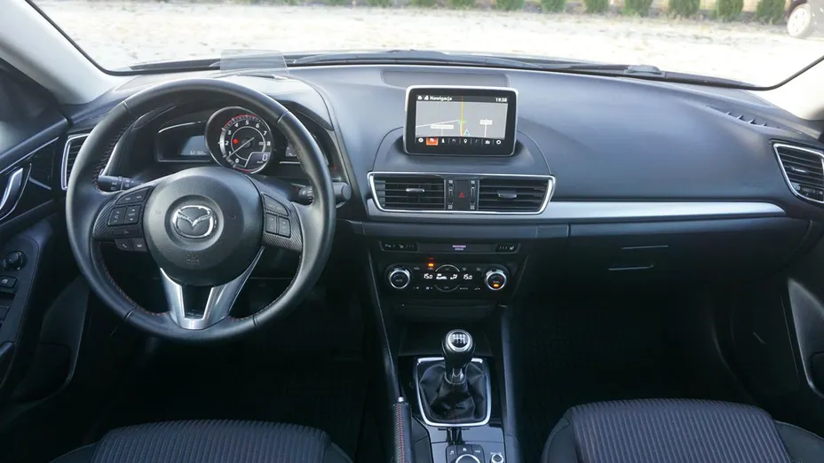 MAZDA 3 -