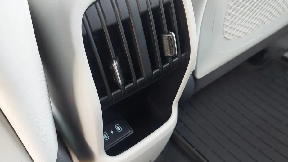 HYUNDAI Kona -