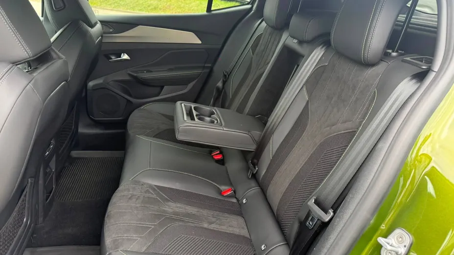 PEUGEOT 408 408 1.6 Plug-in Hybrid 240 GT Exclusive e-DCS7 Nowy
