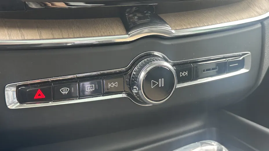 VOLVO XC60 XC60 T8 Plug-In Hybrid AWD Ultra Dark aut