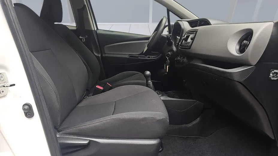 TOYOTA Yaris Yaris 1.0 Active