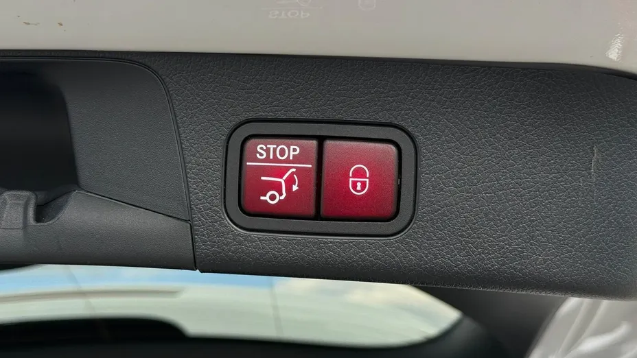 MERCEDES-BENZ GLB GLB 200 AMG Line 7G-DCT