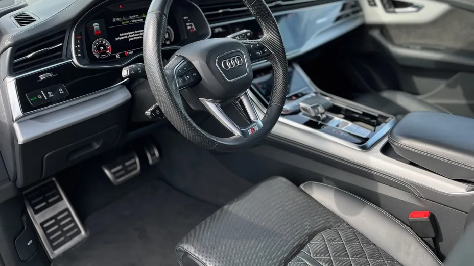 AUDI SQ8 -