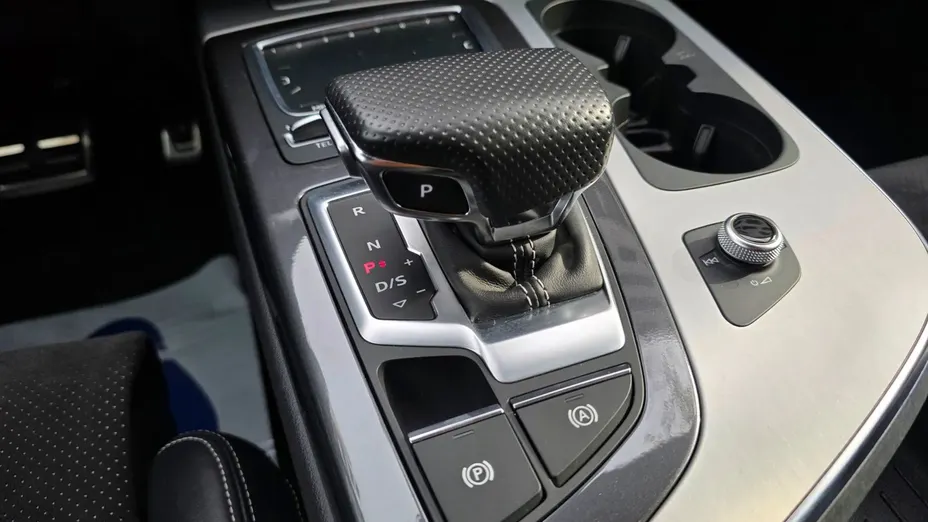 AUDI Q7 -