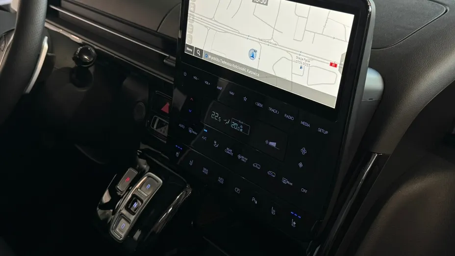 HYUNDAI Staria Staria 1.6 T-GDI HEV Luxury aut Nowy