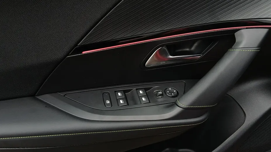 PEUGEOT 2008 2008 PureTech 130 GT S&S EAT8