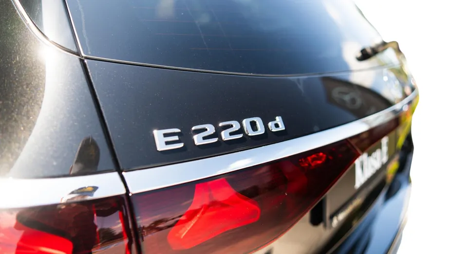MERCEDES-BENZ E Klasa E 220 d mHEV 4-Matic AMG 9G-Tronic