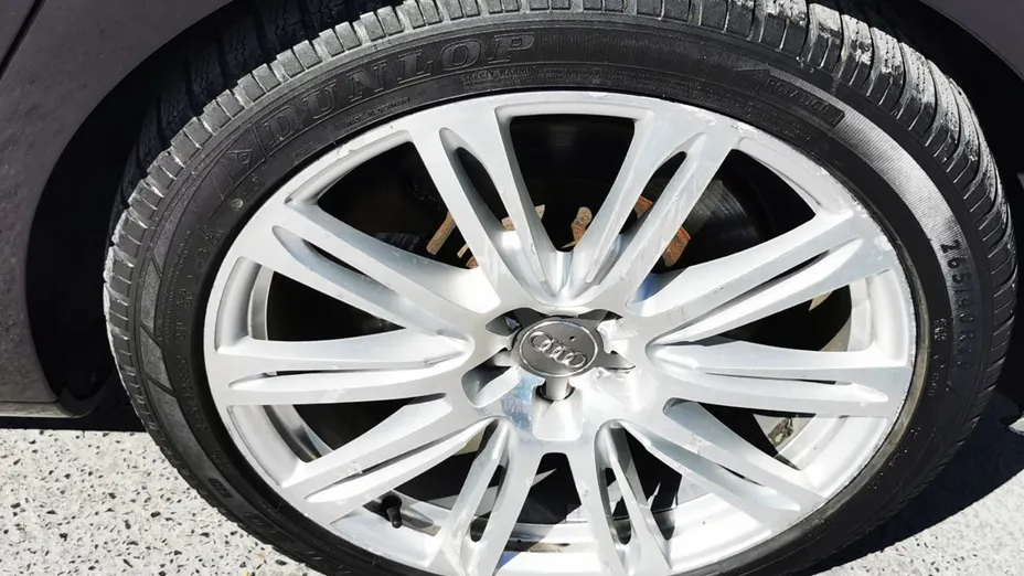 AUDI A8 -