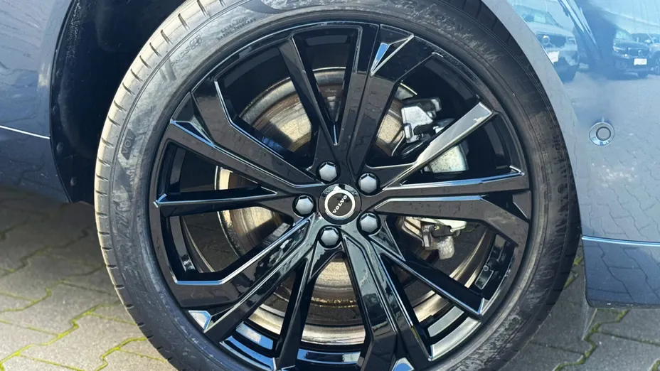 VOLVO XC60 XC60 T8 Plug-In Hybrid AWD Ultra Black Edition aut