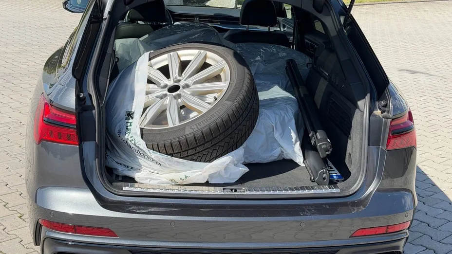 AUDI S6 -
