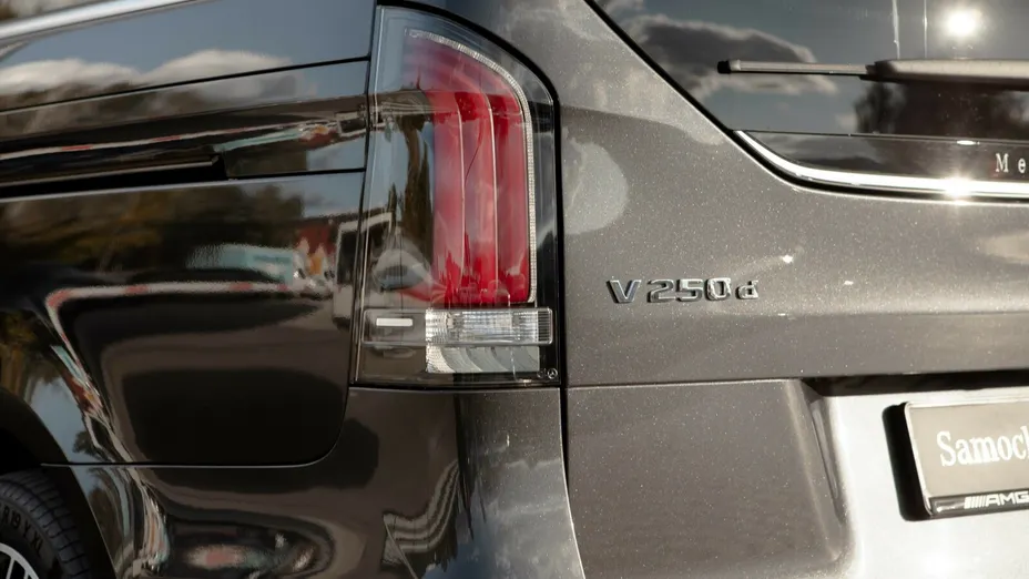 MERCEDES-BENZ V Klasa V 250 d 4-Matic 9G-Tronic Avantgarde (długi)