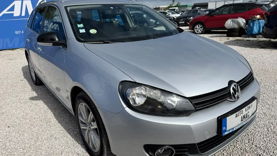 VOLKSWAGEN Golf -
