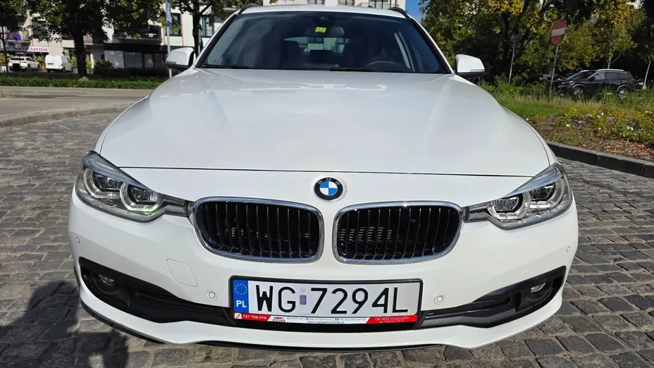 BMW Seria 3 320d xDrive Luxury Line aut