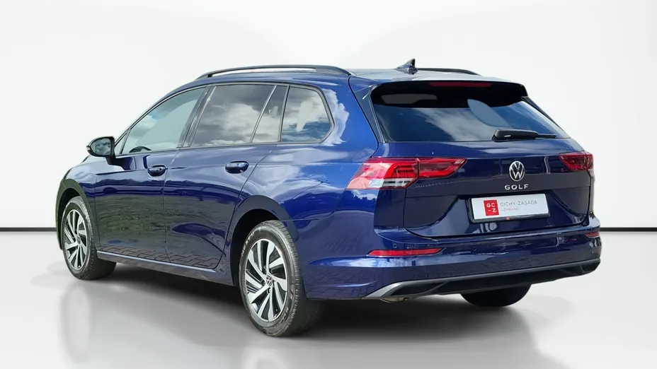 VOLKSWAGEN Golf -