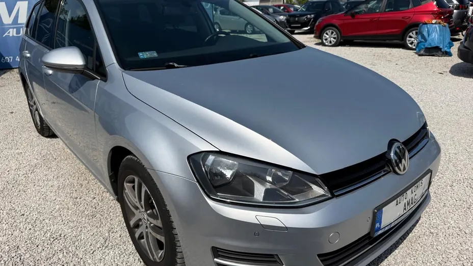 VOLKSWAGEN Golf -