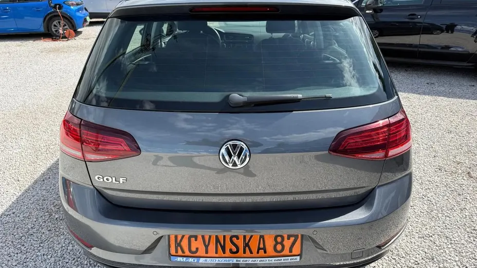 VOLKSWAGEN Golf -