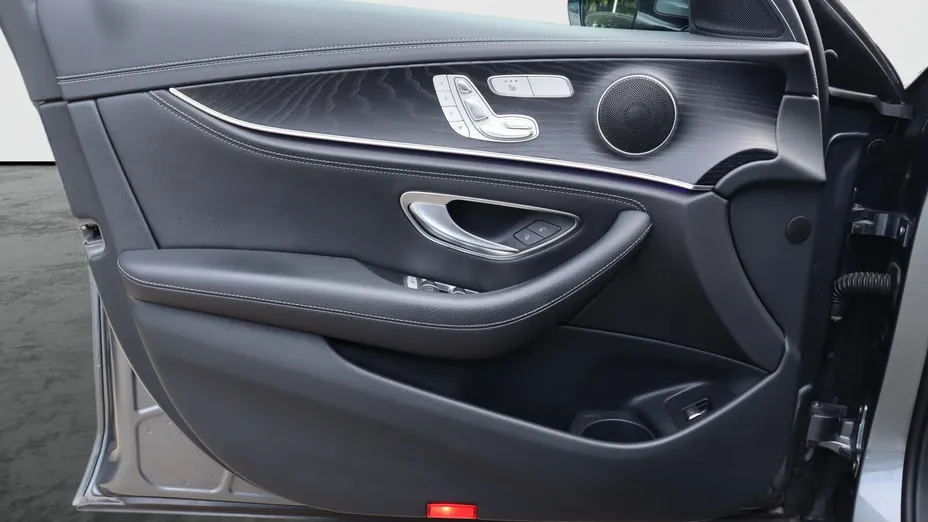 MERCEDES-BENZ E Klasa E 220 d 4-Matic AMG