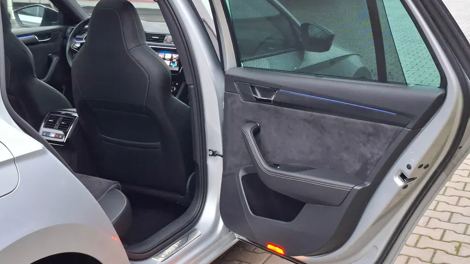 SKODA Superb Superb 2.0 TDI SCR Sportline DSG