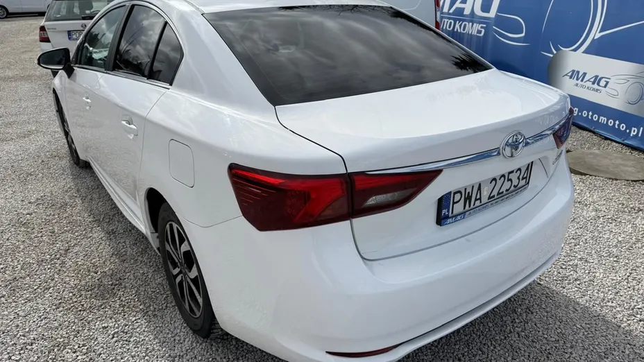 TOYOTA Avensis -
