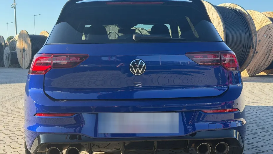 VOLKSWAGEN Golf -