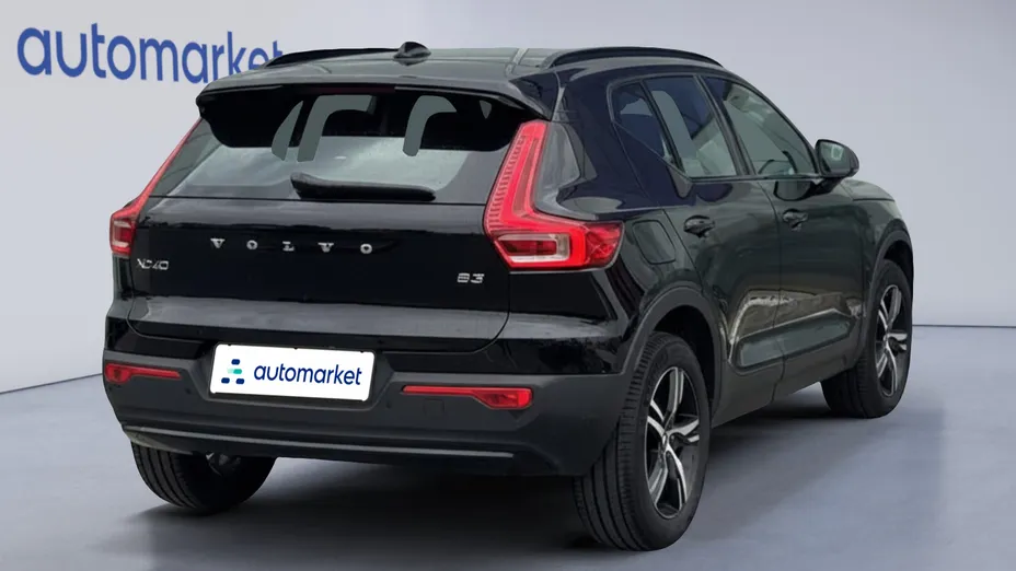 VOLVO XC40 XC40 B3 Plus Dark aut