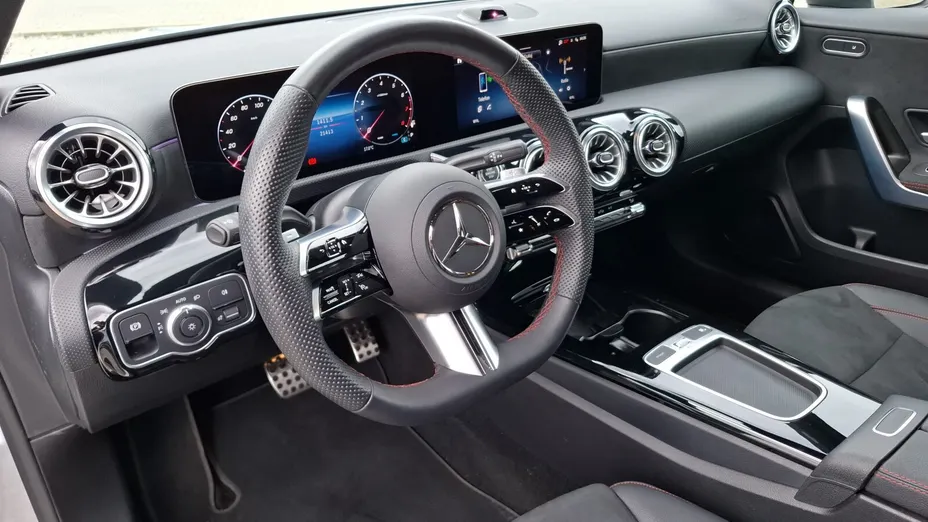 MERCEDES-BENZ A Klasa A 220 4-Matic AMG Line 8G-DCT