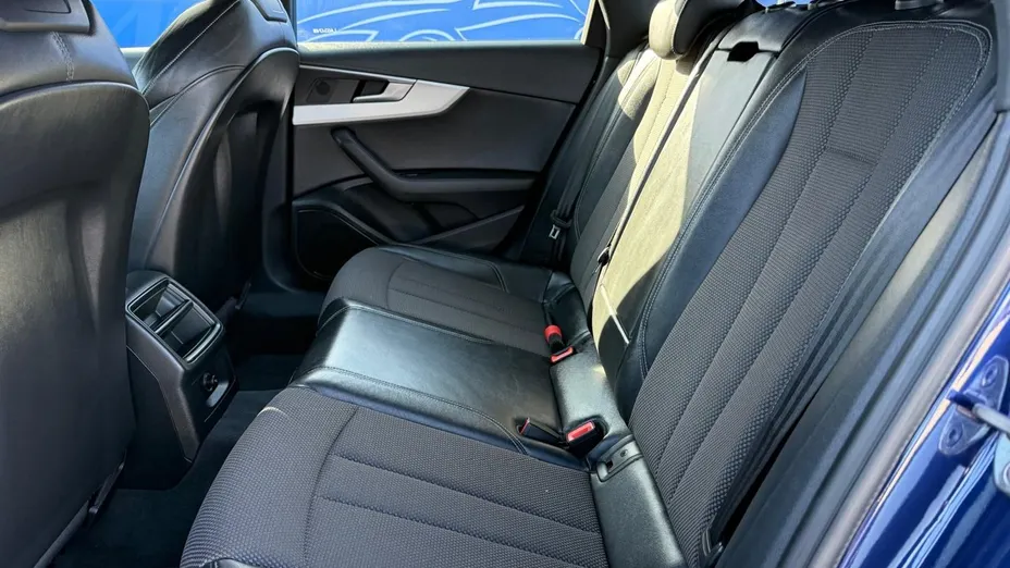 AUDI A4 -