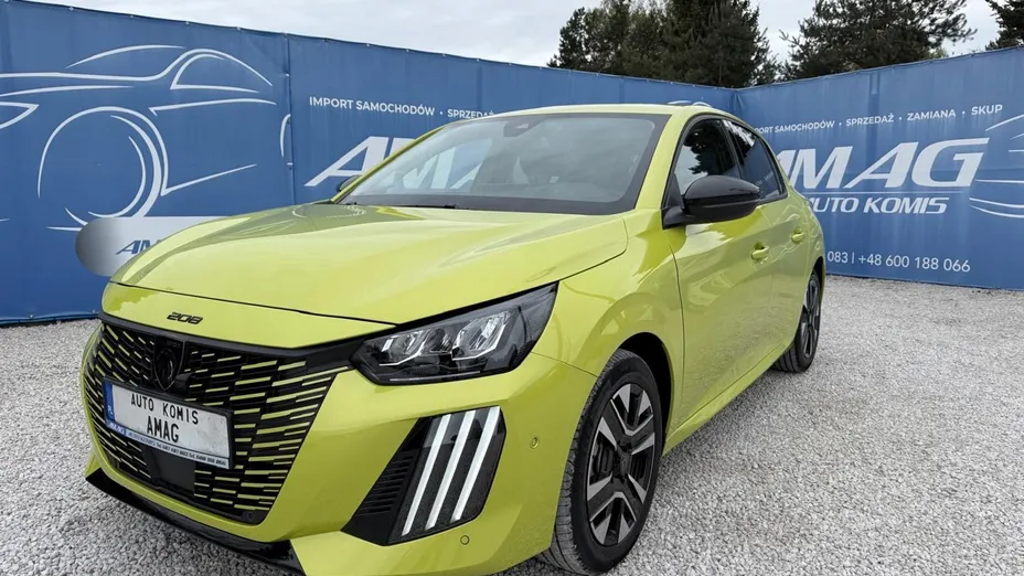 PEUGEOT 208 -